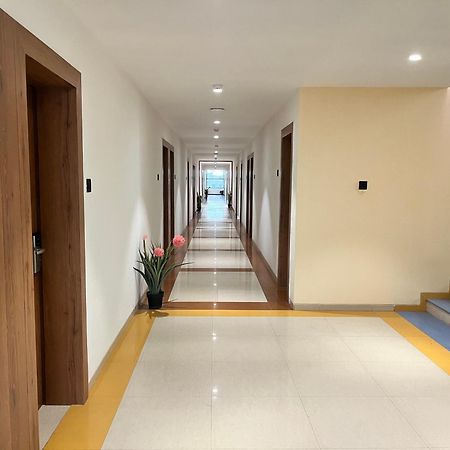 Hotel Avenue Plaza Mundra Luaran gambar
