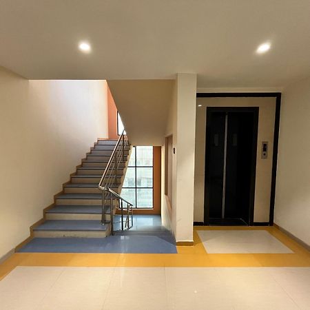Hotel Avenue Plaza Mundra Luaran gambar